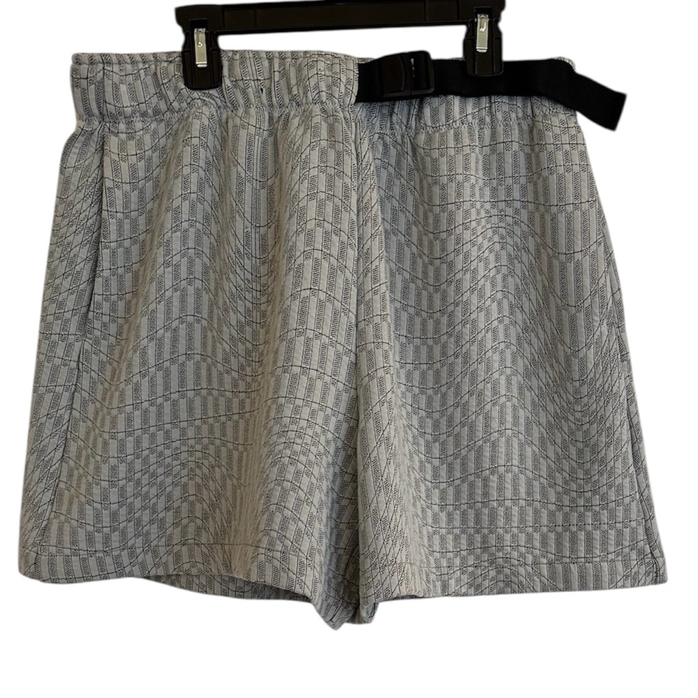 Nike sportswear tech pack shorts women L standard fit